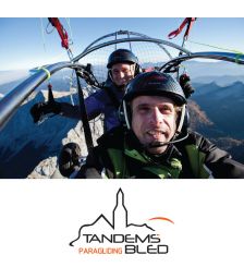 Polet z motornim jadralnim padalom v tandemu za 1 osebo preko Blejskega jezera, Žirovnica (Vrednostni bon, izvajalec storitev: MET D.O.O.)